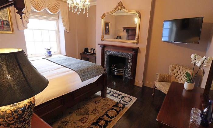 Our Deluxe rooms feature enhanced decor in the Georgian style and are generally larger in size. Some have four-poster beds or attractive views to the